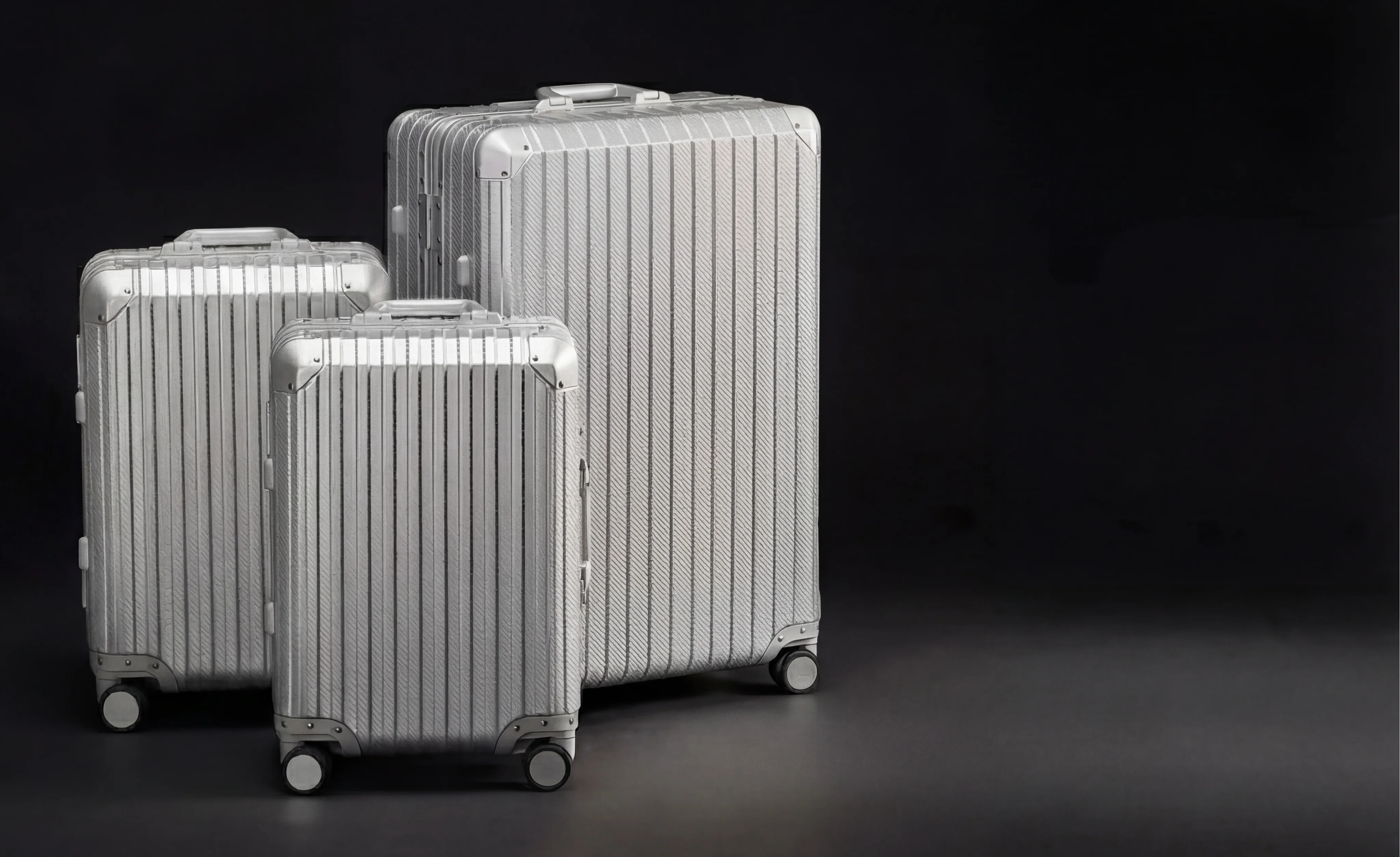 files/PR_Aluminum_Suitcases_Silver_10.webp