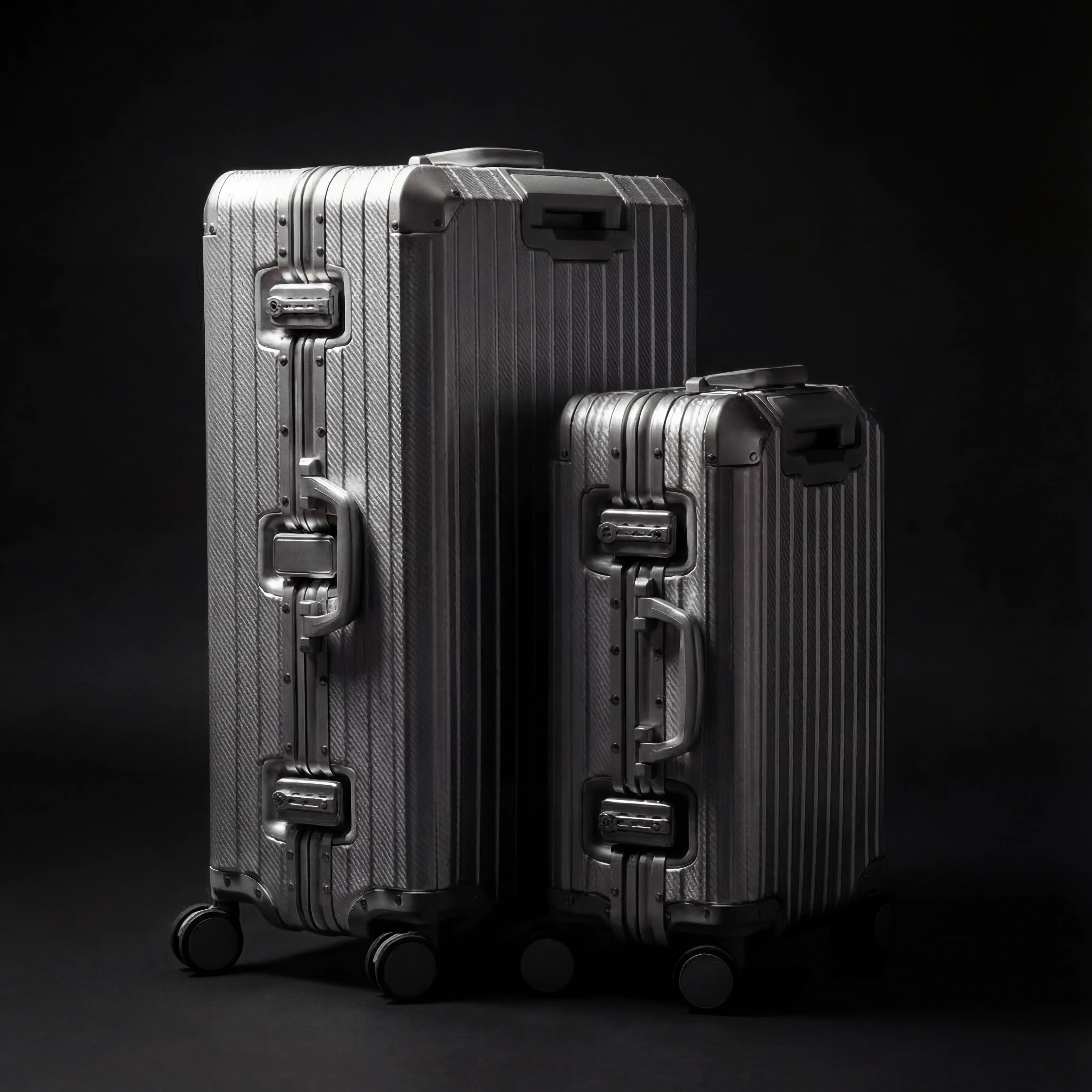 files/PR_Aluminum_Suitcases_Silver_14.webp